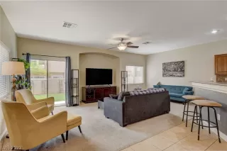 Photo #4: 2401235 Listing