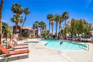 Photo #3: 2401239 Listing 