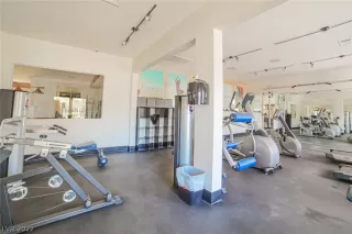 Photo #4: 2401239 Listing 