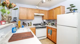 Photo #5: 2401252 Listing