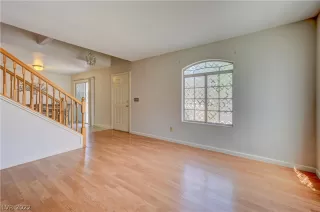 Photo #3: 2401288 Listing 