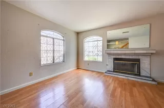 Photo #4: 2401288 Listing 