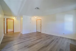 Photo #2: 2401291 Listing