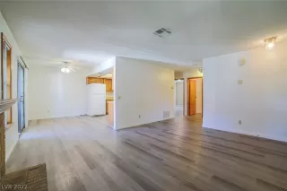 Photo #3: 2401291 Listing