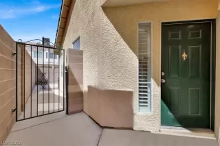 Photo #2: 2401292 Listing