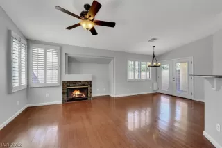 Photo #3: 2401292 Listing