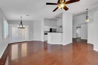 Photo #4: 2401292 Listing