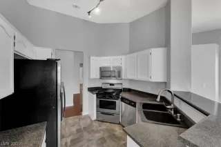 Photo #6: 2401292 Listing