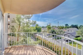 Photo #1: 2401301 Listing 