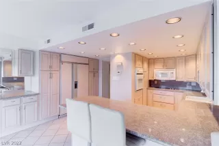 Photo #3: 2401301 Listing 