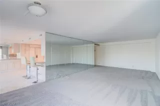 Photo #4: 2401301 Listing 