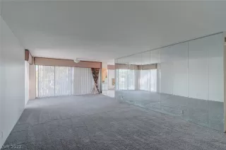 Photo #5: 2401301 Listing 