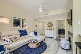 Photo #4: 2401307 Listing 