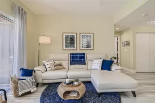 Photo #5: 2401307 Listing 