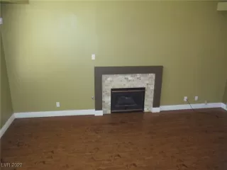 Photo #3: 2401355 Listing 