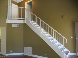 Photo #4: 2401355 Listing 