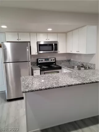 Photo #1: 2401379 Listing