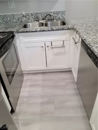 Photo #6: 2401379 Listing