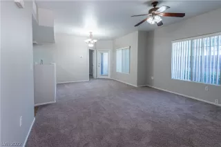 Photo #3: 2401381 Listing