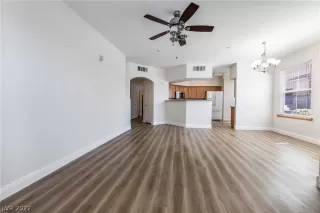 Photo #4: 2401390 Listing 
