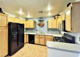 Photo #2: 2401398 Listing