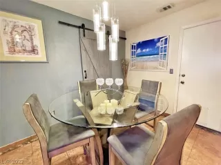 Photo #3: 2401398 Listing