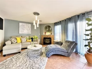 Photo #5: 2401398 Listing