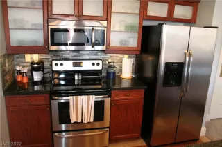 Photo #5: 2401427 Listing 