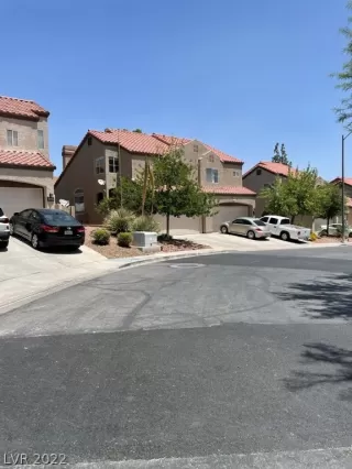 Photo #2: 2401428 Listing