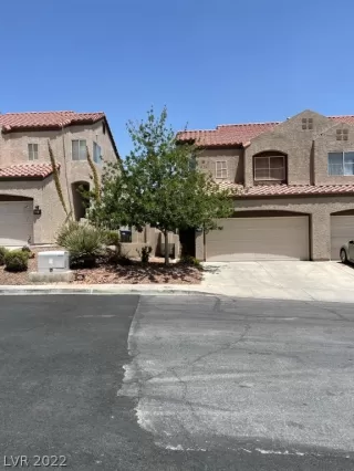 Photo #3: 2401428 Listing