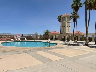 Photo #4: 2401428 Listing