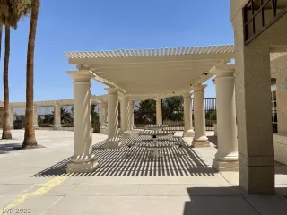 Photo #5: 2401428 Listing