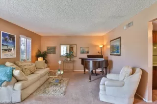 Photo #3: 2401438 Listing