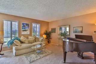 Photo #4: 2401438 Listing