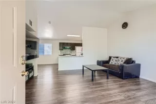 Photo #3: 2401465 Listing