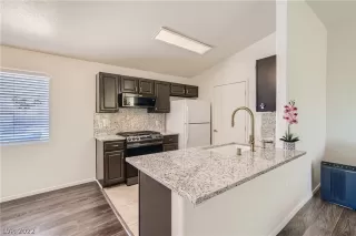 Photo #6: 2401465 Listing