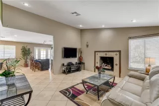 Photo #4: 2401471 Listing