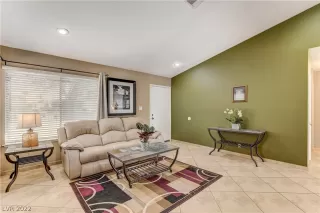 Photo #6: 2401471 Listing