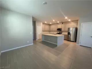 Photo #1: 2401486 Listing 