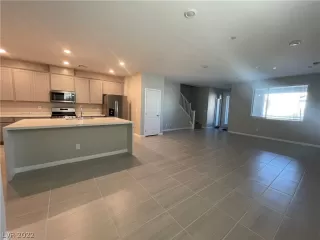 Photo #2: 2401486 Listing 