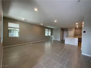 Photo #5: 2401486 Listing 