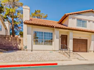 Photo #1: 2401523 Listing