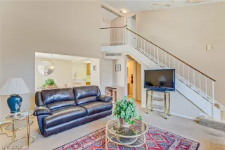 Photo #5: 2401523 Listing