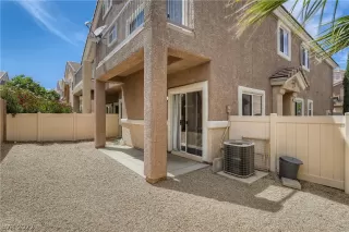 Photo #5: 2401533 Listing