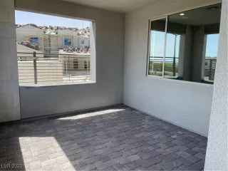 Photo #1: 2401541 Listing 