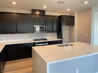 Photo #6: 2401541 Listing 