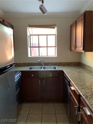 Photo #4: 2401547 Listing 