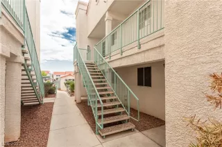 Photo #2: 2401558 Listing