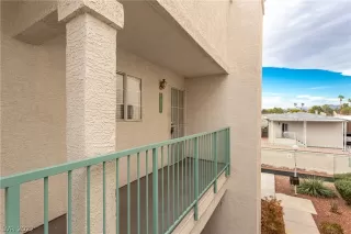 Photo #3: 2401558 Listing