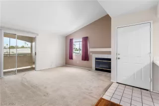 Photo #5: 2401558 Listing